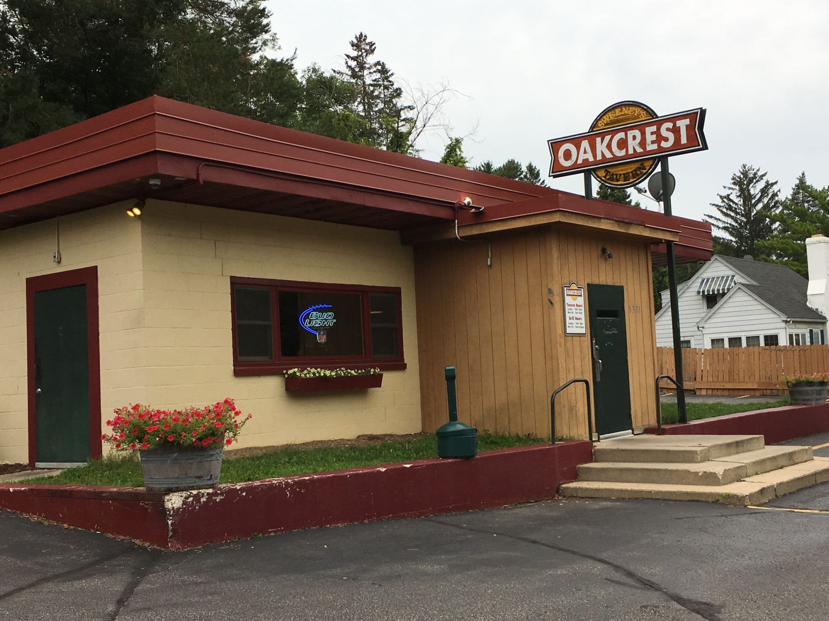 Oakcrest Tavern
